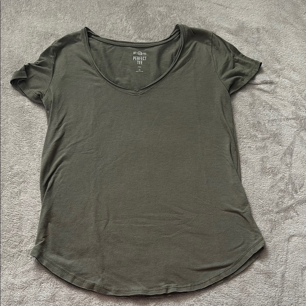 V-neck tee